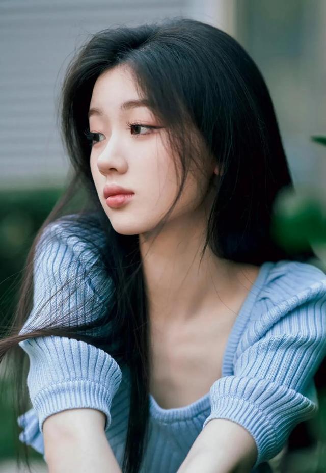 事实证明,应验了李健4年前预言的单依纯,已经走上了另一条大道