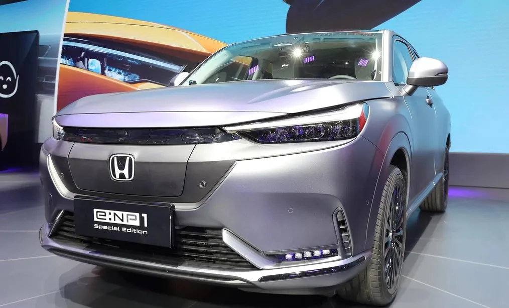 本田终听劝!双层玻璃、BOSE音响,后排当床睡,入门即满配,车主狂赞!