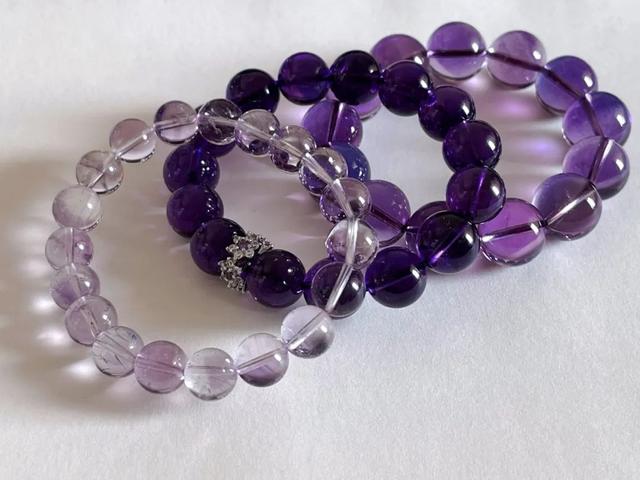 论寓意最丰富的文玩手串，莫过于水晶了，适合所有人佩戴的饰品