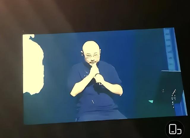 史上最强演唱会,场外人数比场内人数还多,当地的网络都瘫痪了!