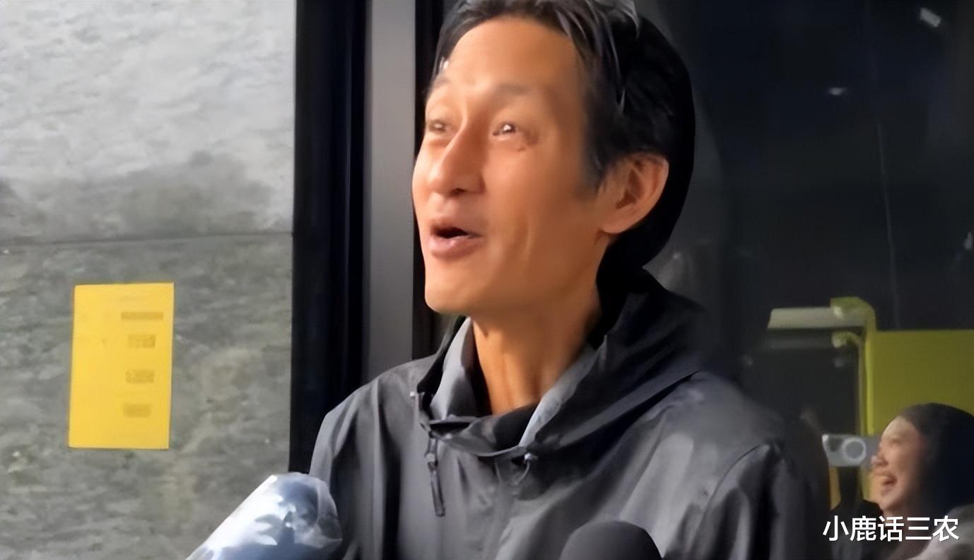 心酸!曝唐治平精神失常,街边游荡举止疯癫,摇头晃脑还攻击小孩!