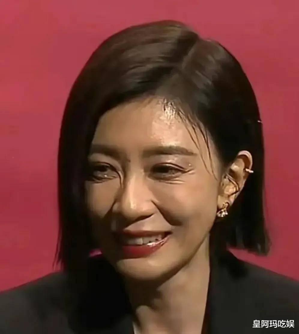 断崖式衰老!路人镜头下的明星们全都现原形,怎么苍老成这样?