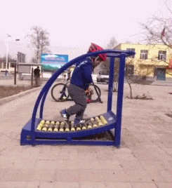 “无意中在女同事车上发现的，这是用来干嘛的？”网友们内涵了！