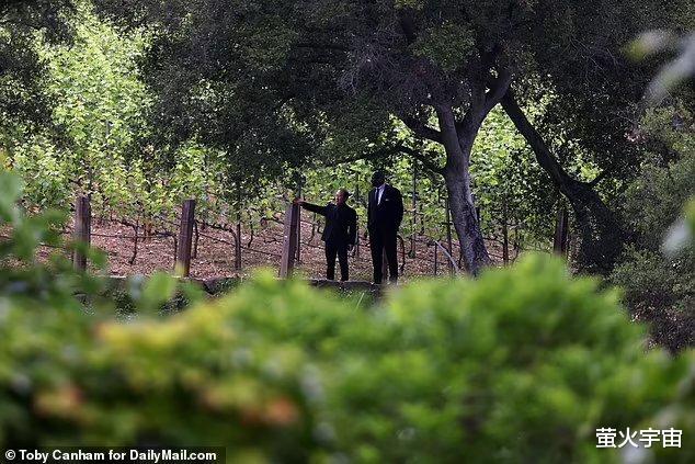 92岁默多克第五次大婚，迎娶美女科学家，23岁混血女儿带男友出席