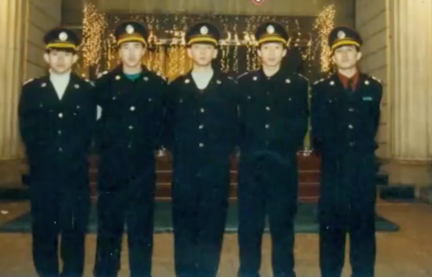 不会英语,不懂日语,保安出身的他,却在《披荆斩棘》叱咤风云