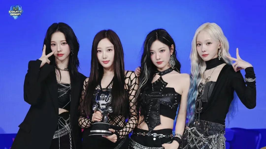 被公司要求剃光发际线，如今这是用她的秃衬托队友美貌？