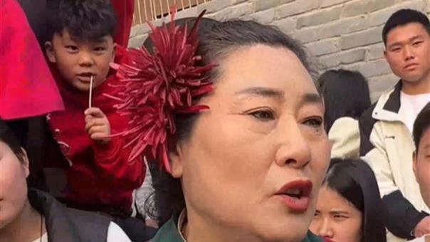 涂磊连线王婆疑翻车！连发多个问题被王婆犀利回怼，一细节却暴露涂磊真实目的