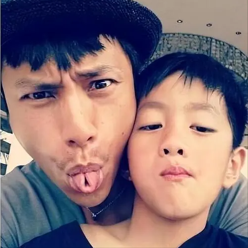 陈坤儿子已成年,容貌开始显现母亲基因,像谁可以认得出吗?