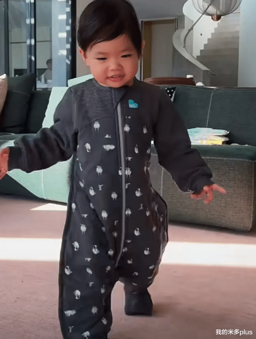 程晓玥和女儿去澳洲短住，豆豆会自己刷牙、梳头，1岁半准备上学