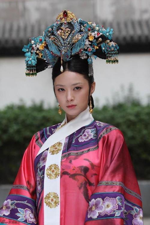 蒋欣出席蜡像揭幕仪式,被丑到无语尬笑,却强调和她“一模一样”