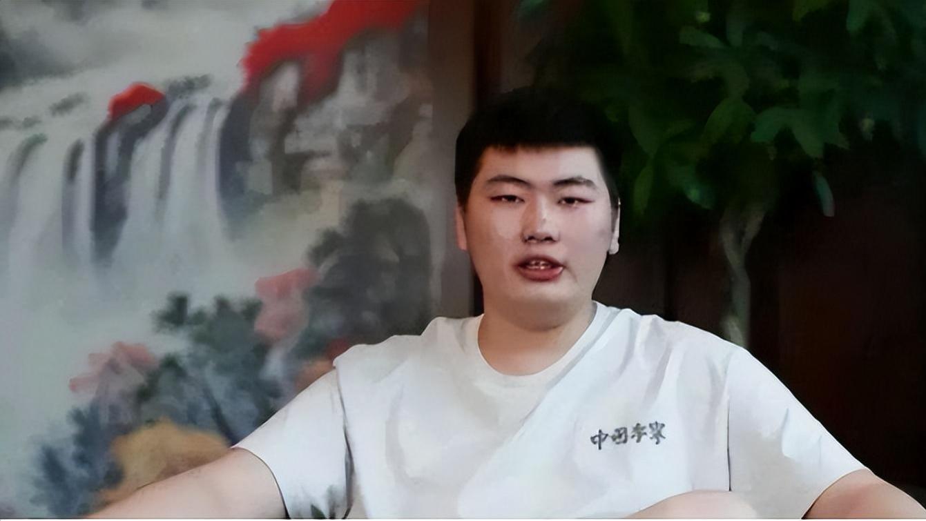 离婚仅仅一年多，陈亚男和朱小伟的生活却天上地下，看完莫名心痛