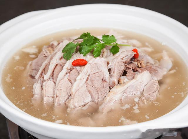 羊膻味的“克星”,1斤羊肉放1克,羊汤鲜香奶白,肉嫩不腥膻