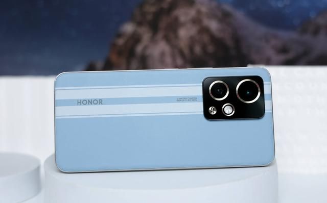 荣耀彻底“发飙”,16GB+512GB跌至2468元,顶配旗舰售价亲民了