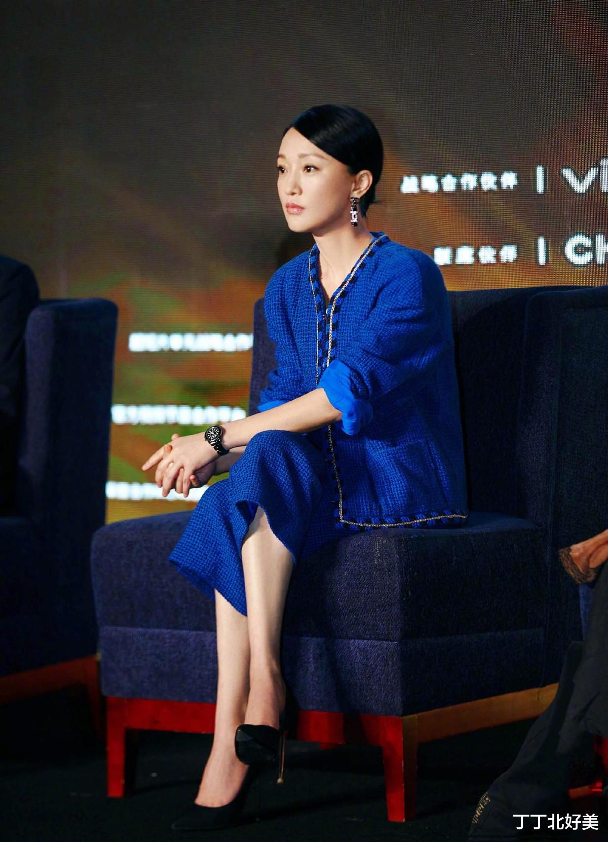 49岁周迅同框50岁董卿!1岁之差,一个优雅迷人,一个还像小姑娘