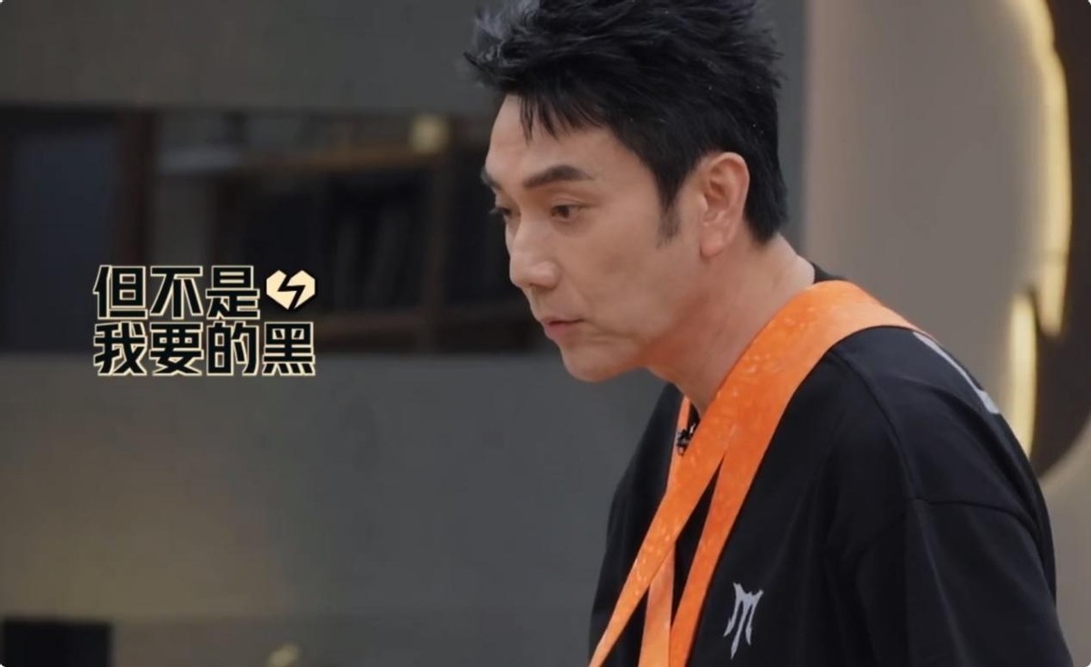 《披哥4》首个争议哥哥,自以为是被网友炮轰,耍小脾气堪称巨婴