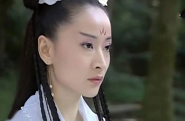 香港第一情妇:她曾是张艺谋白月光,被黑道打掉子宫,现如何了