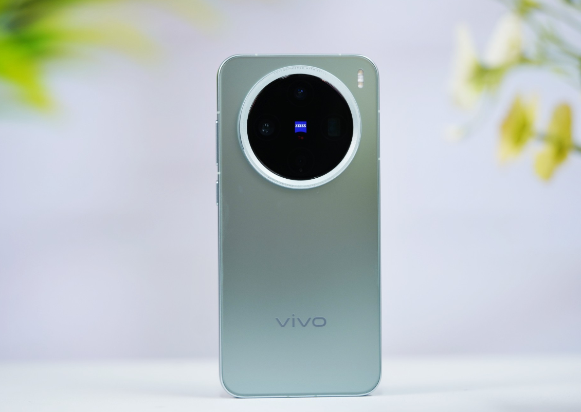 首销卖出20亿元！16GB+1TB+无网通信，堪称国产顶尖“小钢炮”