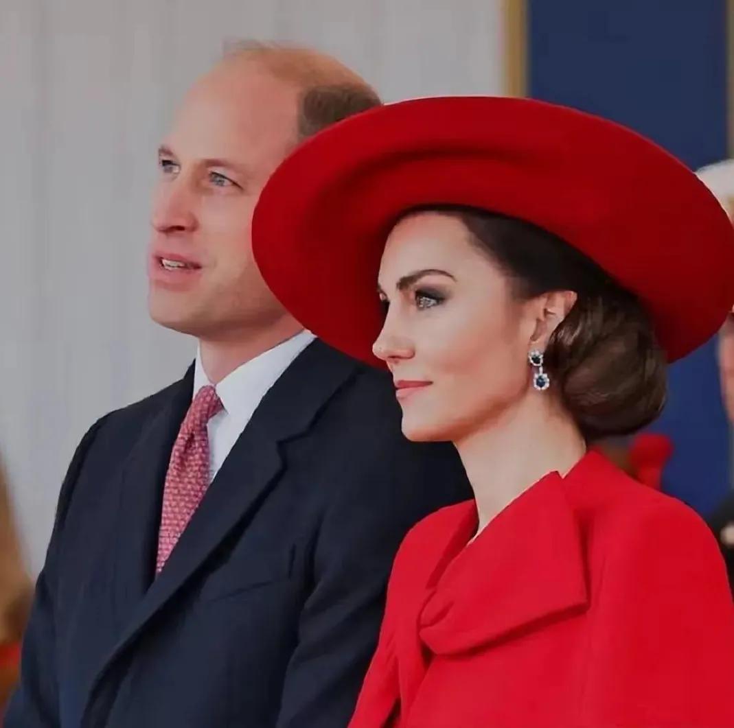 凯特和威廉法国度蜜月，王妃太大意忽略长镜头，阳台亲密私照被拍