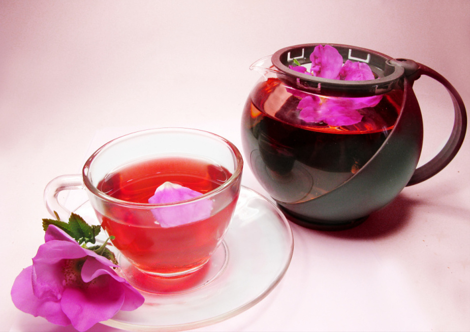 每天坚持用玫瑰花泡水喝的人，后来怎么样了？6个好处或不请自来