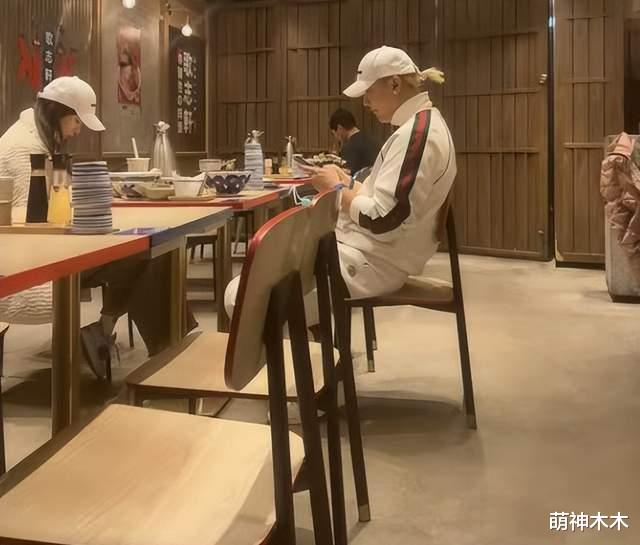 黄子韬官宣认爱徐艺洋,评论区彻底翻车,一次次炒作败光路人口碑