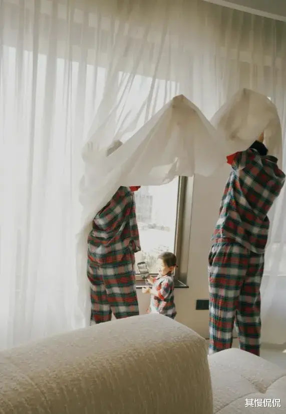 程晓玥大方晒出老公女儿温馨合照，新家宽敞程度远超之前住的别墅