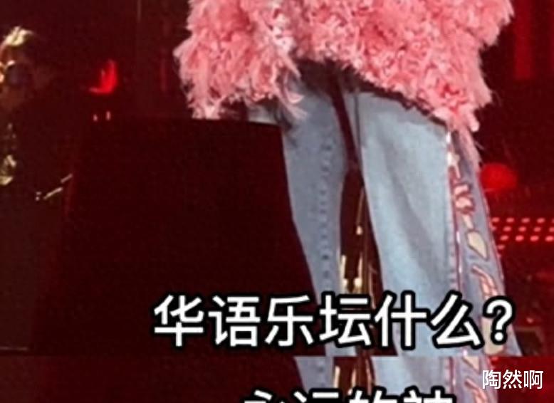 乐坛最大的笑话，一首代表作都没的歌手，却敢当评委自称乐坛的神！