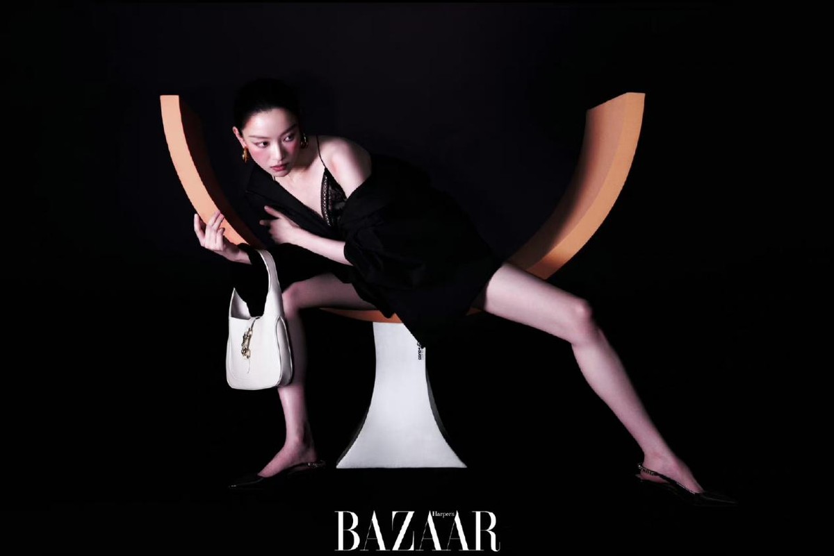 26岁田曦薇与35岁倪妮撞衫2次,身材半斤八两,但气质却截然不同