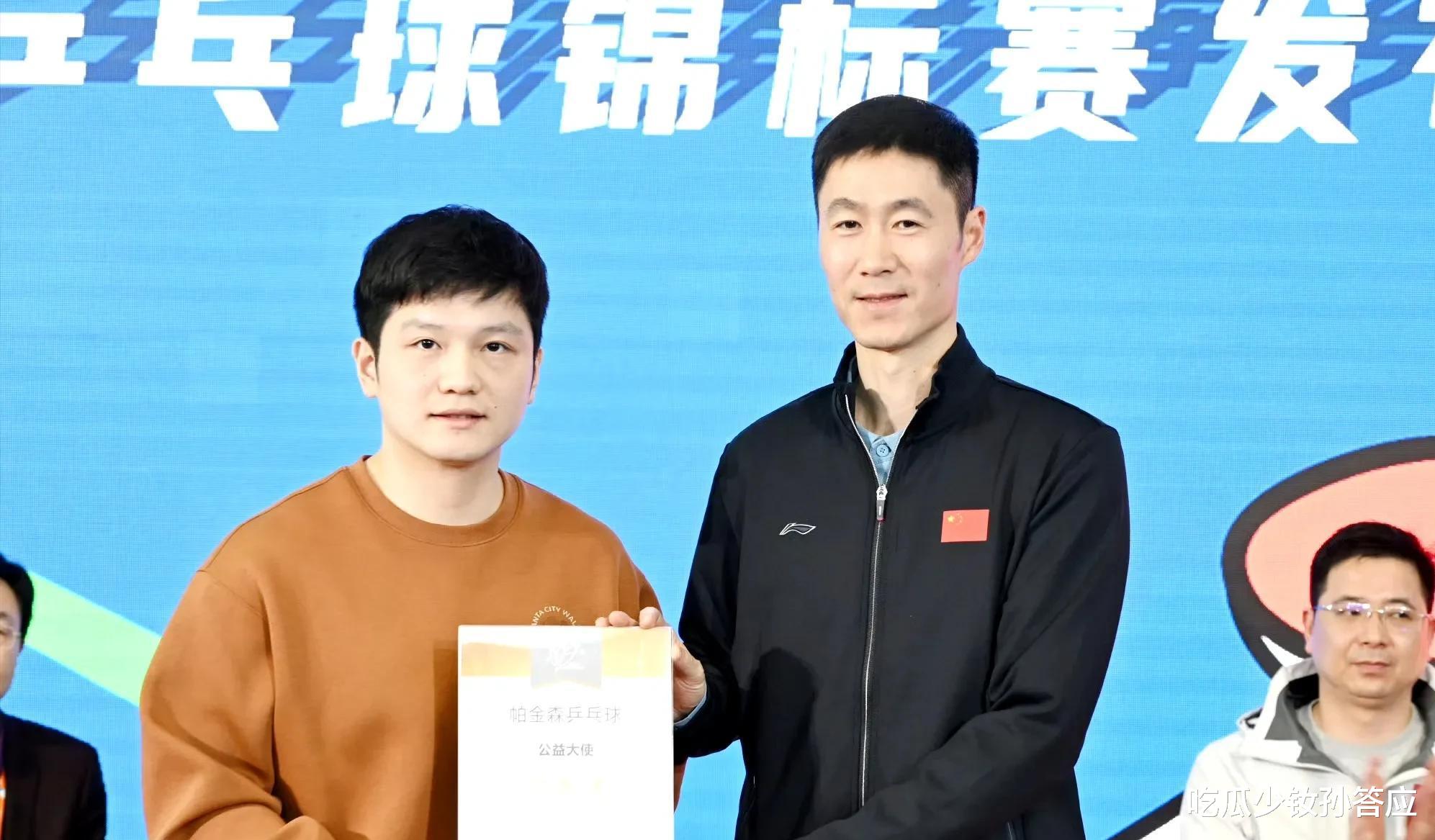 马龙“立场”事件愈演愈烈,女粉举红旗声援真解气,给网友上一课