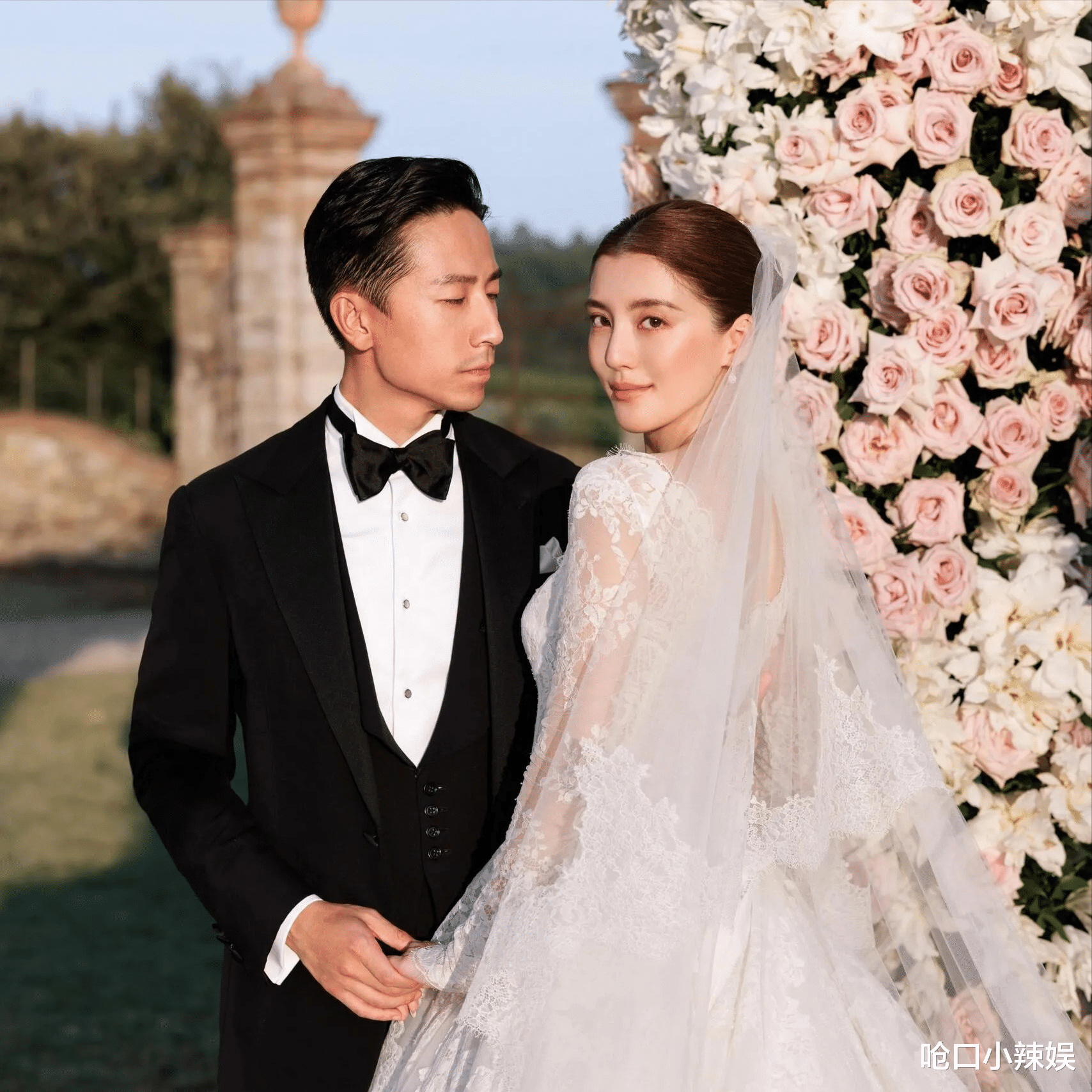 吴千语大婚现场照翻车,朴素婚纱遭嘲笑,网友:一件珠宝都没有?