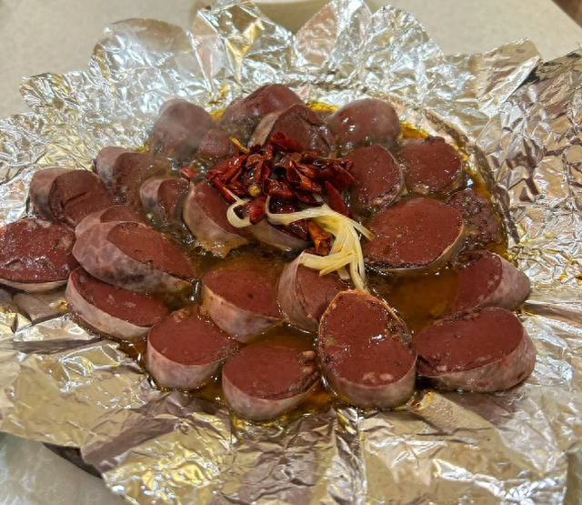 风靡东北的“五大美食”，为何走不出东三省，外地人：真接受不了