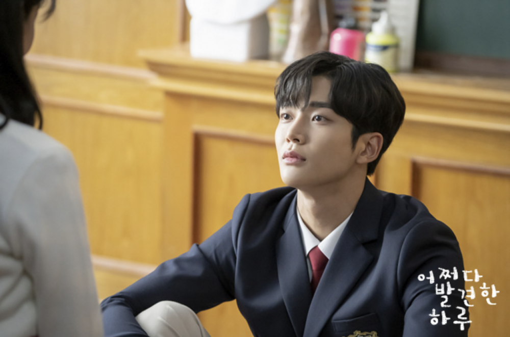 偶像退团转型演员:李准5年爱豆生涯说散就散,妍雨遭排挤黯然离队