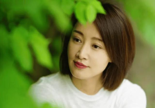 央视“最多情”的女主持：游走在2名已婚男之间，现在的她怎样了