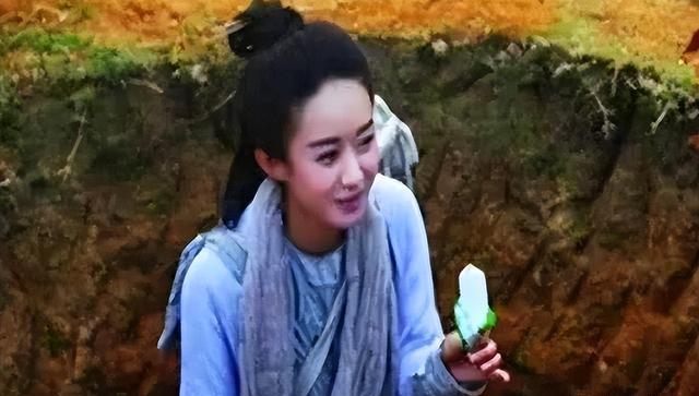 演员休息时都在干嘛？猪八戒抽烟我忍了，杨紫这张我可以笑一整天