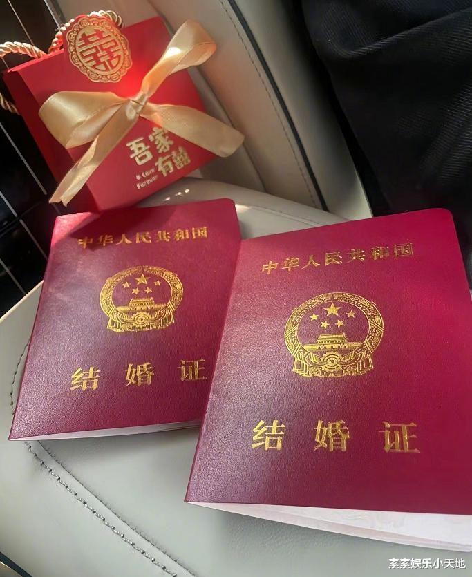 小梅带汪小菲到寺庙上香，帮汪家求财神，全力支持张兰事业