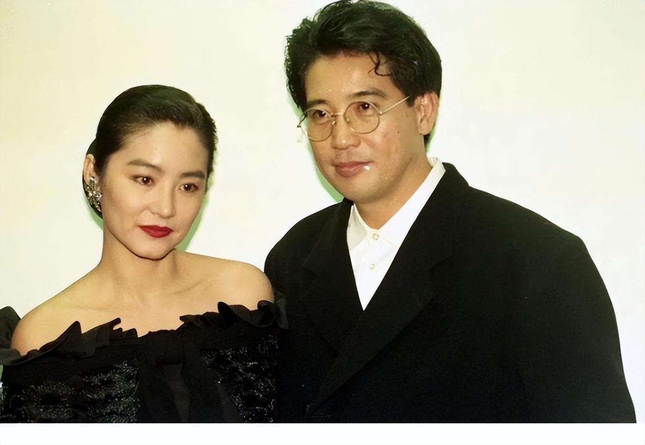 分手30年,再看林青霞与秦汉的现状,一个婚姻成谜,一个儿孙满堂