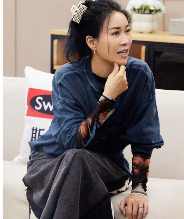 杨天真|那英拿下歌王瞬间,众人表情耐人寻味,业内评其历届唱功最弱歌王