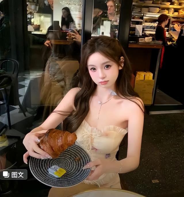 网友在韩国偶遇王思聪,又换了一个女朋友,手牵手在逛街还有保镖