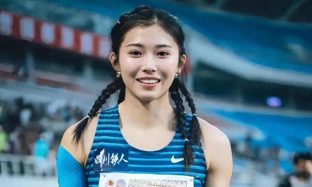 女运动员,正在遭受化妆羞辱