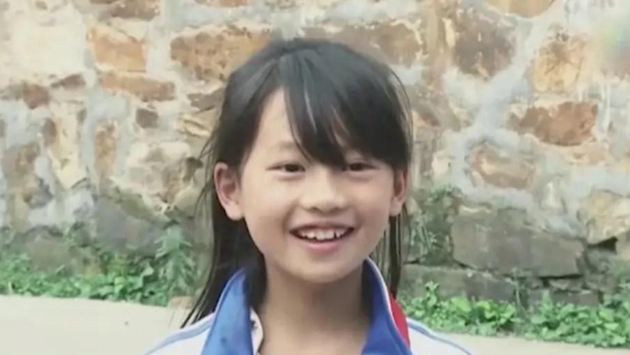 看到山区女孩被奶奶扇了一巴掌后，黄渤直接放弃了资助她的想法