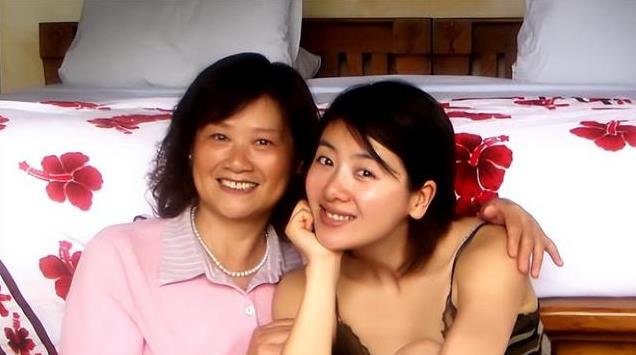 她靠一部剧吃一辈子,二婚嫁给“软饭男”,如今丈夫红到让人嫉妒