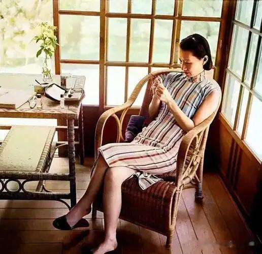 幽禁期间，张学良和夫人赵一荻罕见留影，可以看出他们的真实颜值