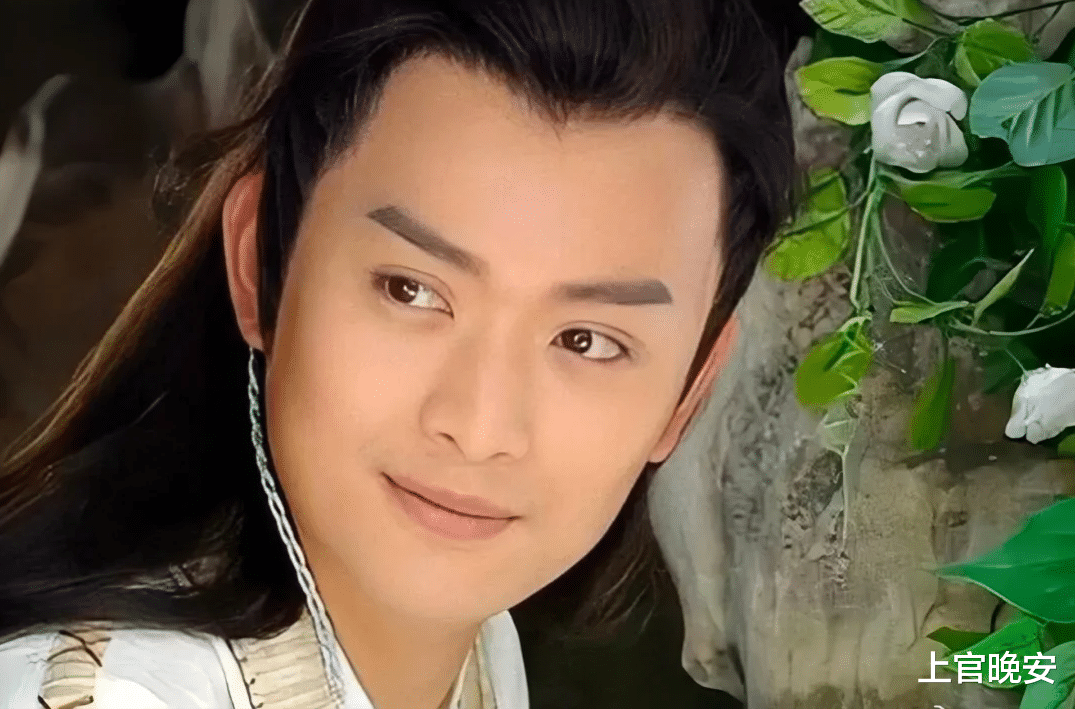 “天生桃花眼”的男星只服这6位，眉目传情自带苏感，看狗都深情