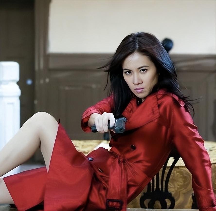 涂发胶抹口红，打仗住酒店，这些抗日剧，对得起以前的战士吗？