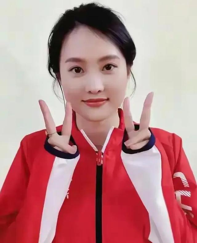 奥运女王恋情曝光？神秘帅哥现身！郭晶晶竟成红娘