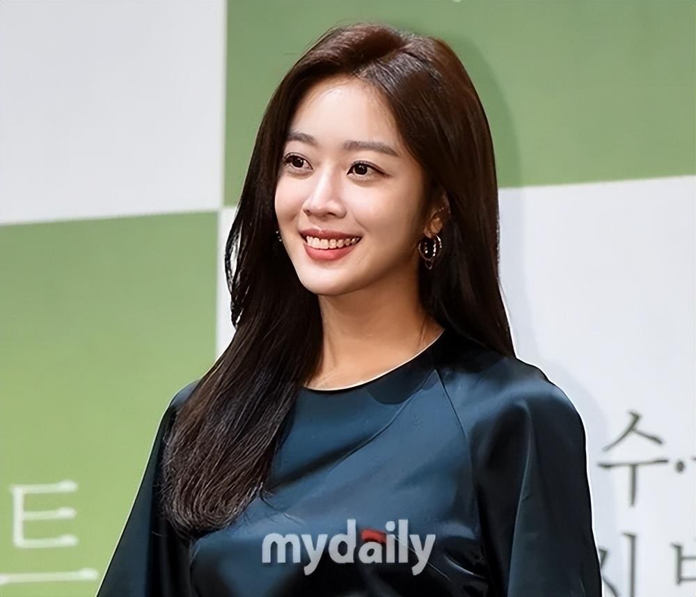 韩国知名女星,婚礼定在10月12日,拍摄完电视剧后,就去度蜜月