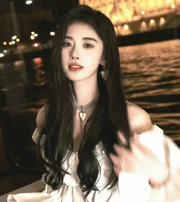 我的天，她也去整容了?