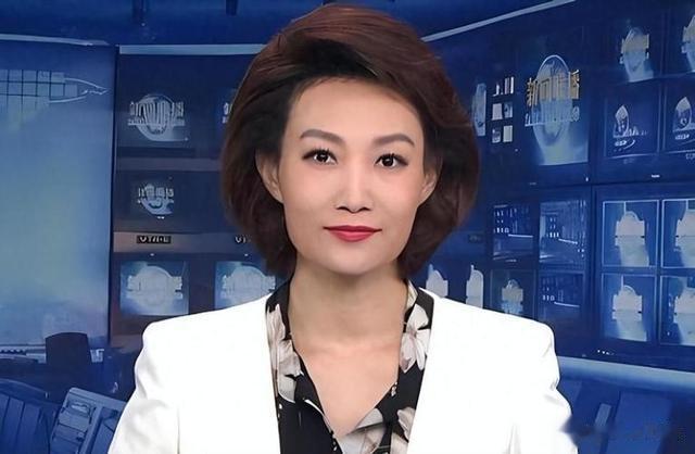 央视名嘴李梓萌被拍，47岁至今未婚，身材丰满被网友议论