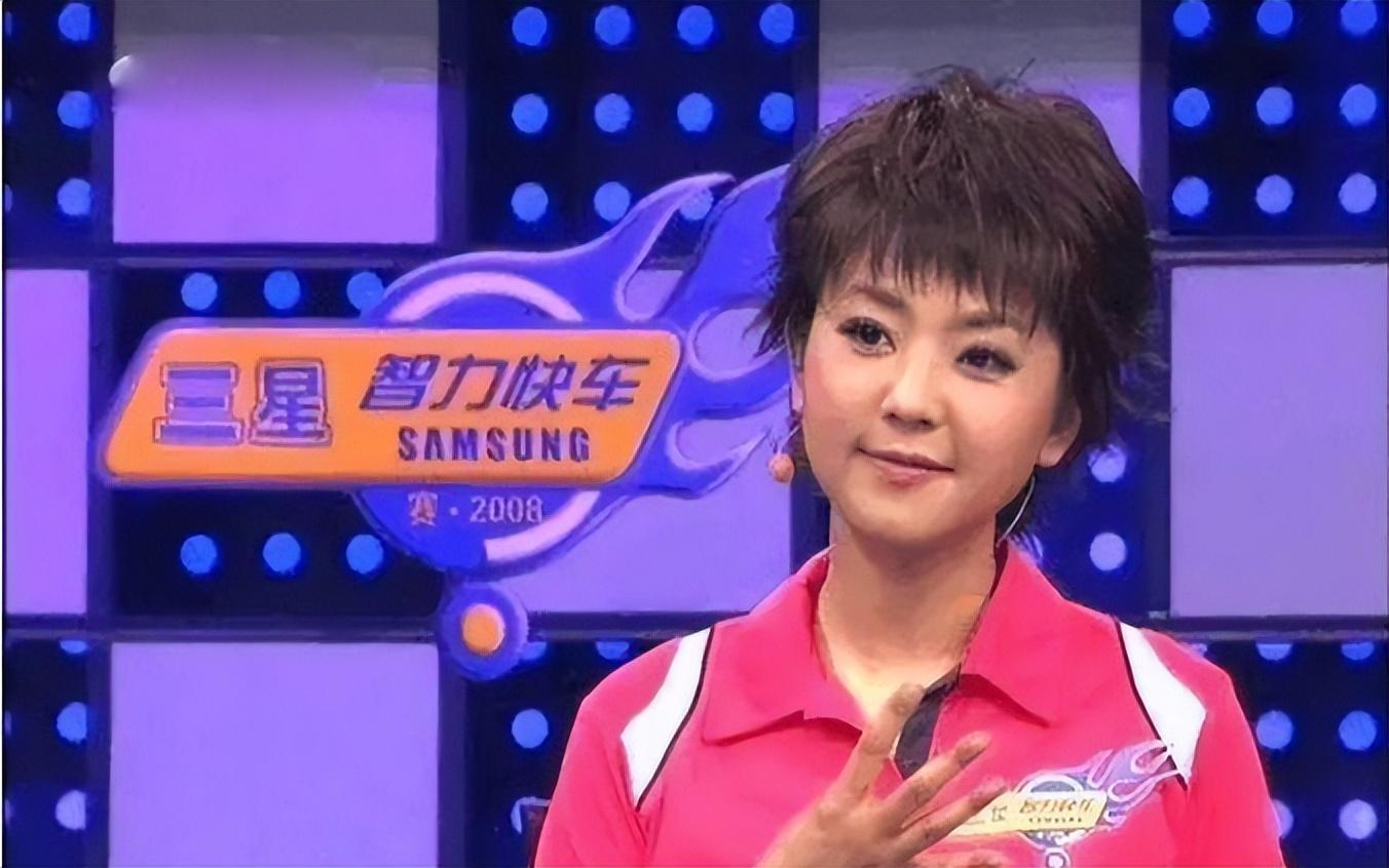 取艺名不足为奇，这15位明星连姓都换了，女主持称改姓对不起老爸