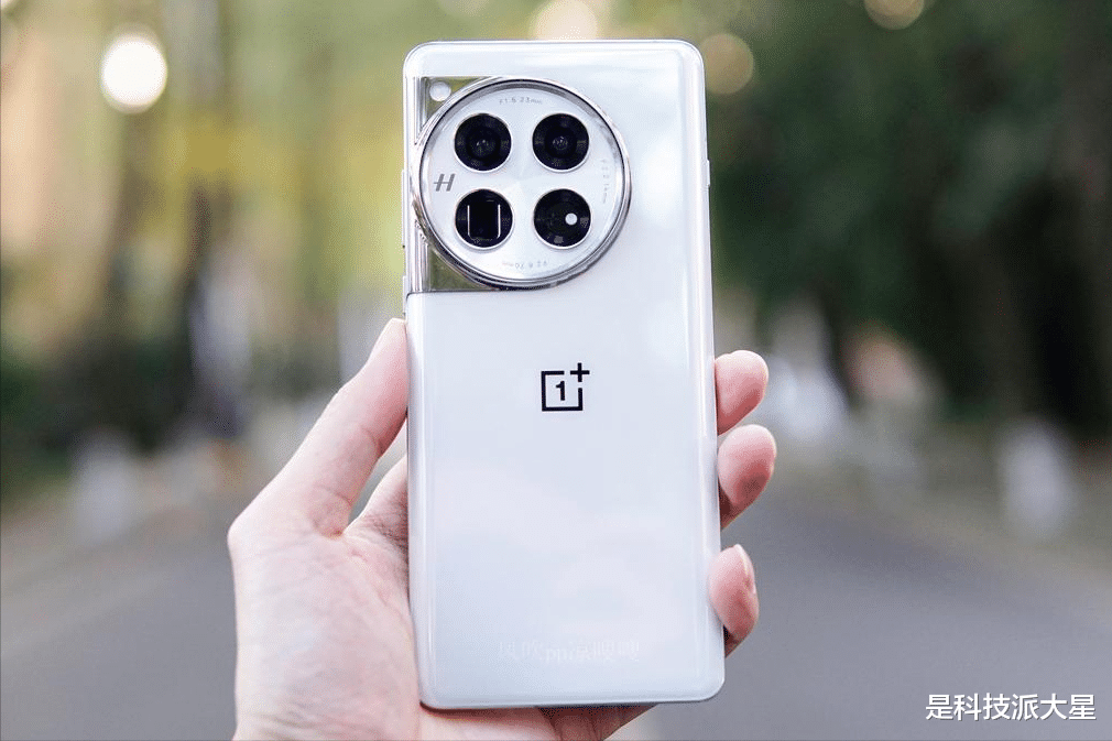 十月买手机别着急,两款骁龙8Gen 3新机值得等待,都有6500mAh电池