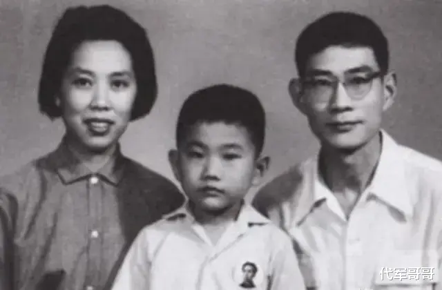 这一次,“八面玲珑”的曹可凡,不再被世界宽容